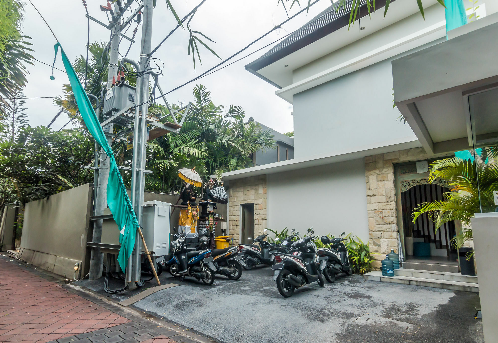 Zen Rooms Seminyak Kayu Jati Exterior foto